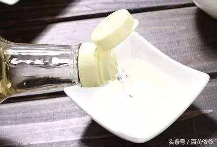 给花浇水时兑点它 盆栽十年不黄叶、虫子全杀光