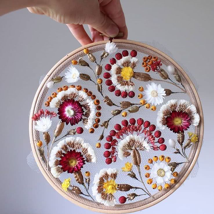平面设计出身的她 依靠独特的花艺作品 吸粉百万