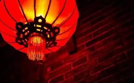 老人说前门不点灯 后院不亮堂 家风就是一盏明灯