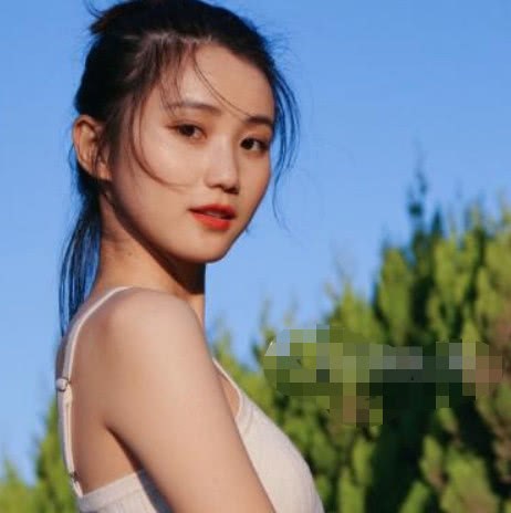 小姐姐力证自己不是素颜鬼 掏出一瓶卸妆水 妈我要娶她