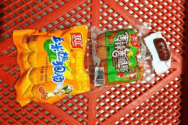 惊见中国肉品三件再闯关！桃园机场三中籍旅客携带肉品入台，2件猪肉肠1件鸡肉肠